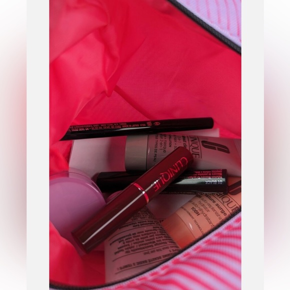 New Clinique lavender and pink 8 piece cosmetics travel set - Picture 6 of 7